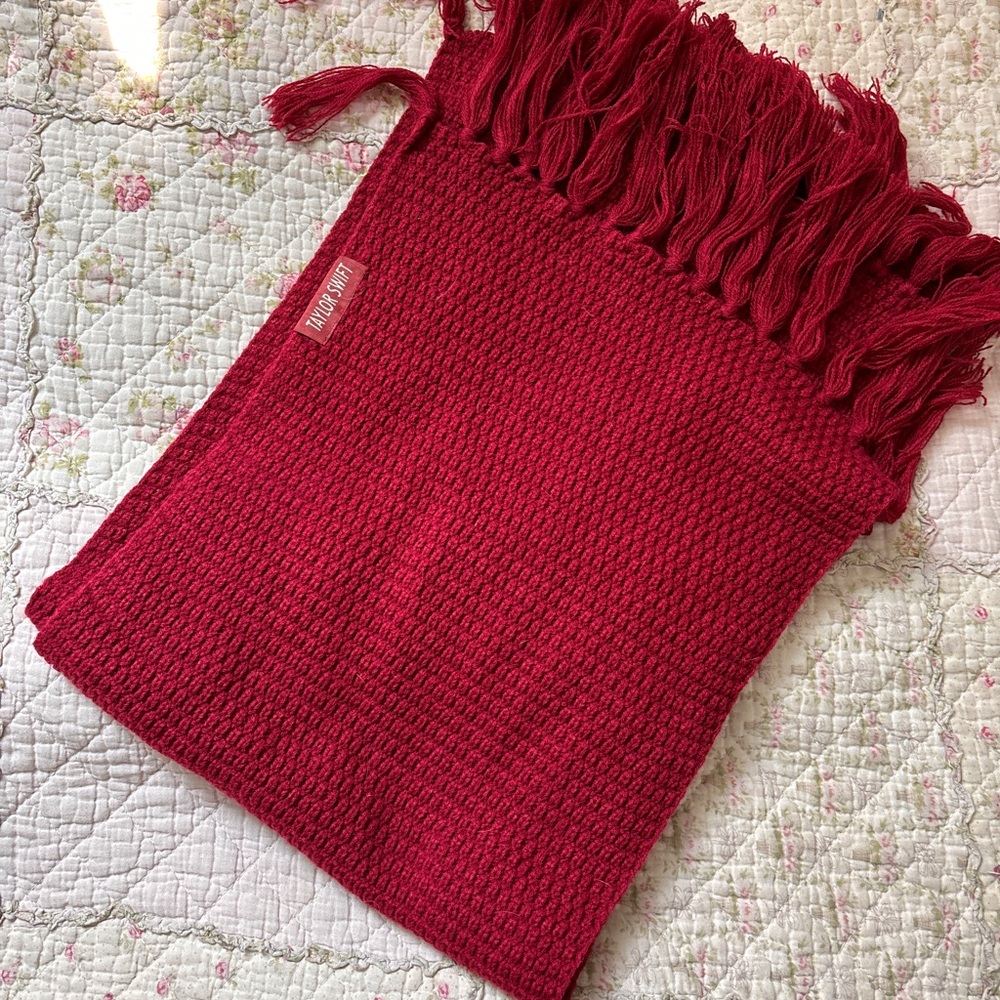 Taylor swift all to well red scarf